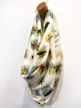 Load image into Gallery viewer, 🇨🇦 Lovely Bird Scarf
