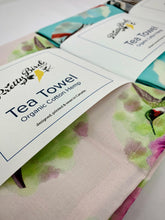 Charger l'image dans la galerie, Bird Kitchen Towel Cardinal Chickadee Hummingbird Artist Made