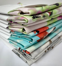 Charger l'image dans la galerie, Bird Kitchen Towel Cardinal Chickadee Hummingbird Artist Made